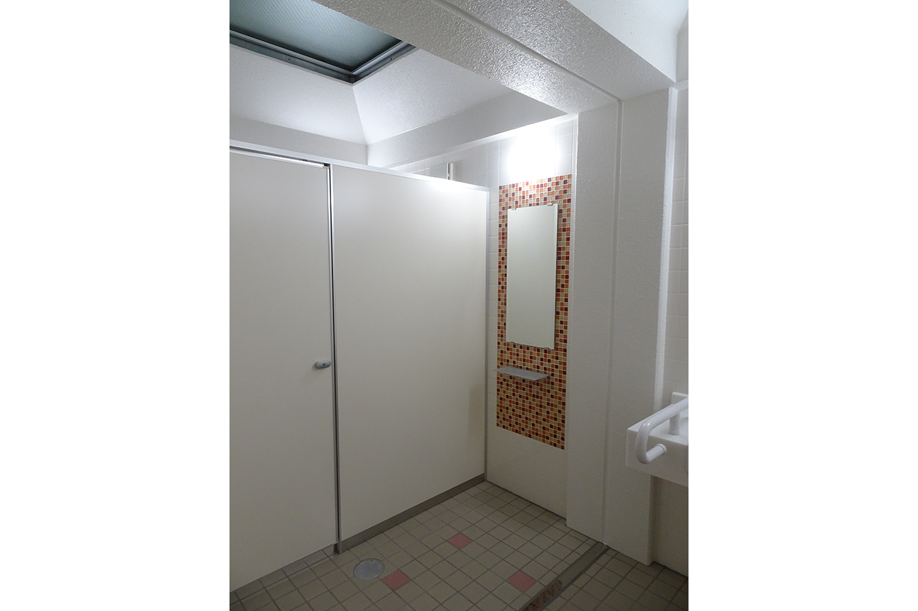 早川漁港公衆トイレ（設計監理のみ）｜内観写真